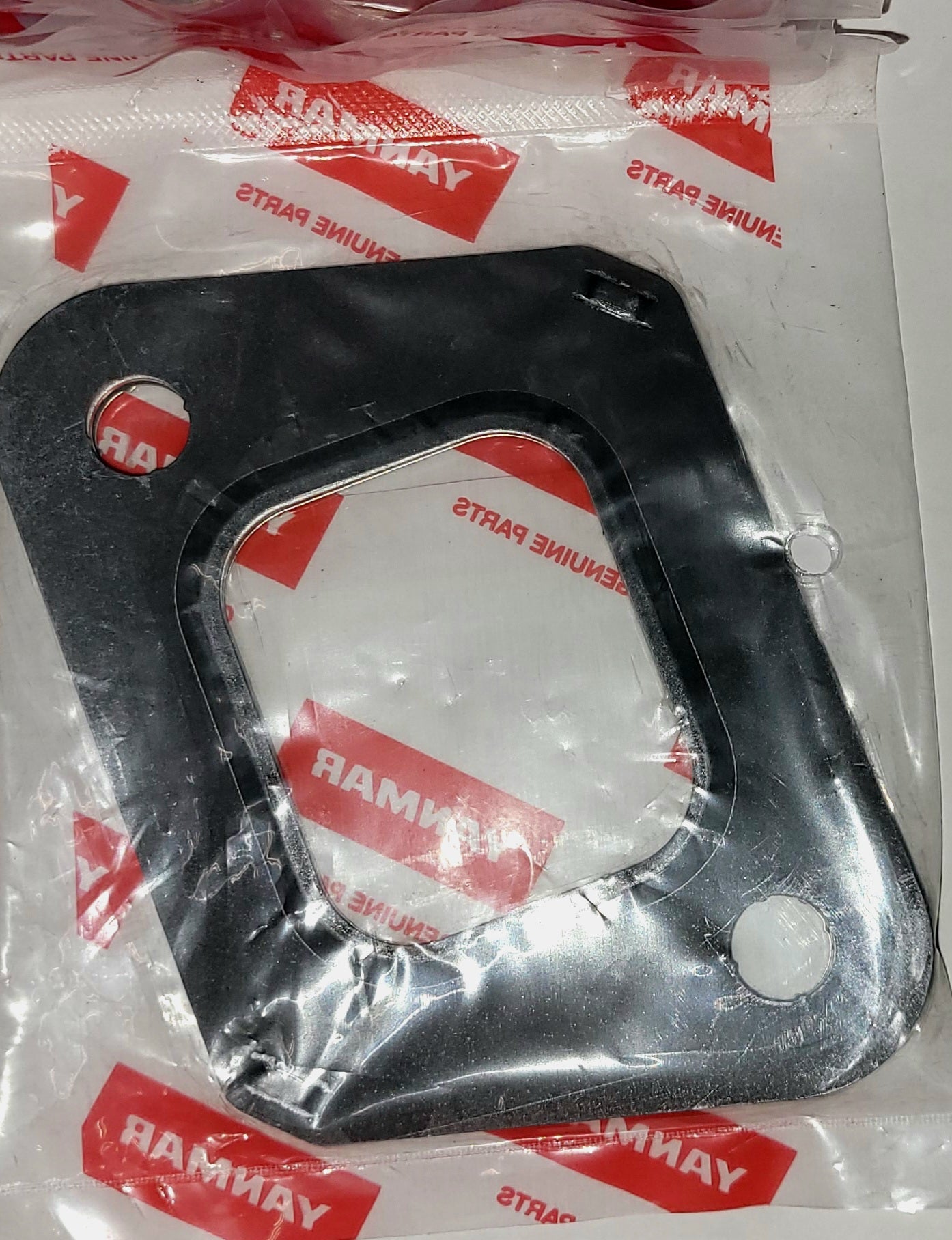 Yanmar 127695-13204 Exhaust manifold gasket