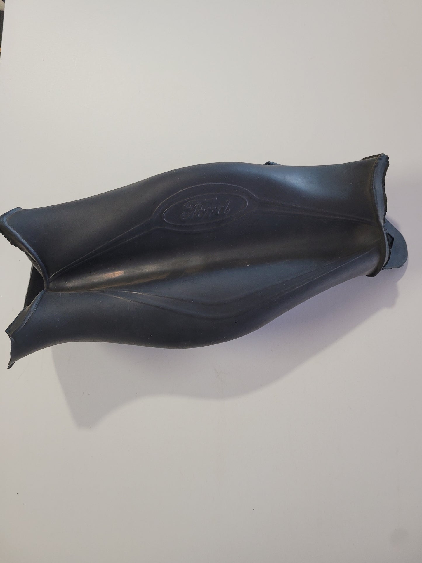 Shield Distributor, Vintage, (NOS) Volvo 3853585