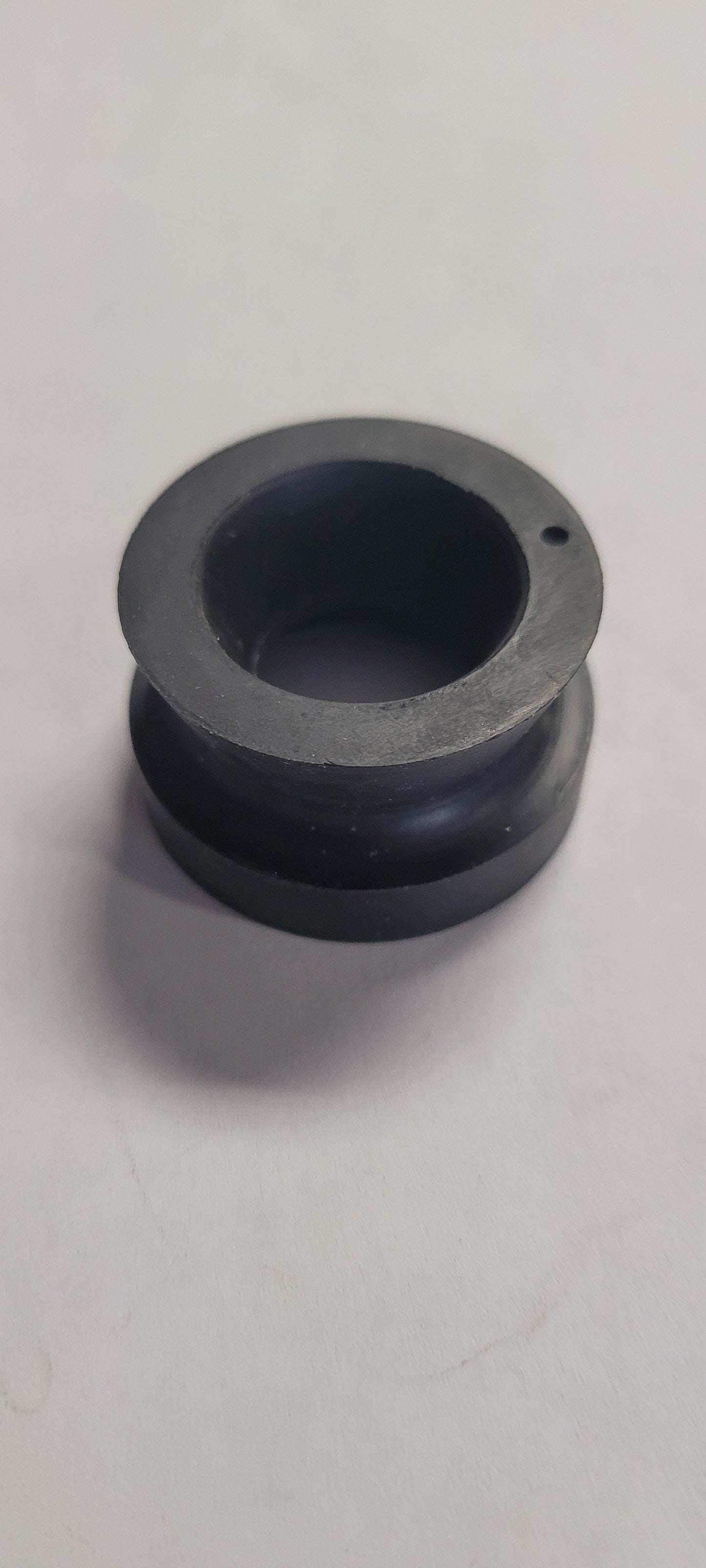 GROMMET, Sleeve to exh hsg, Omc 338601