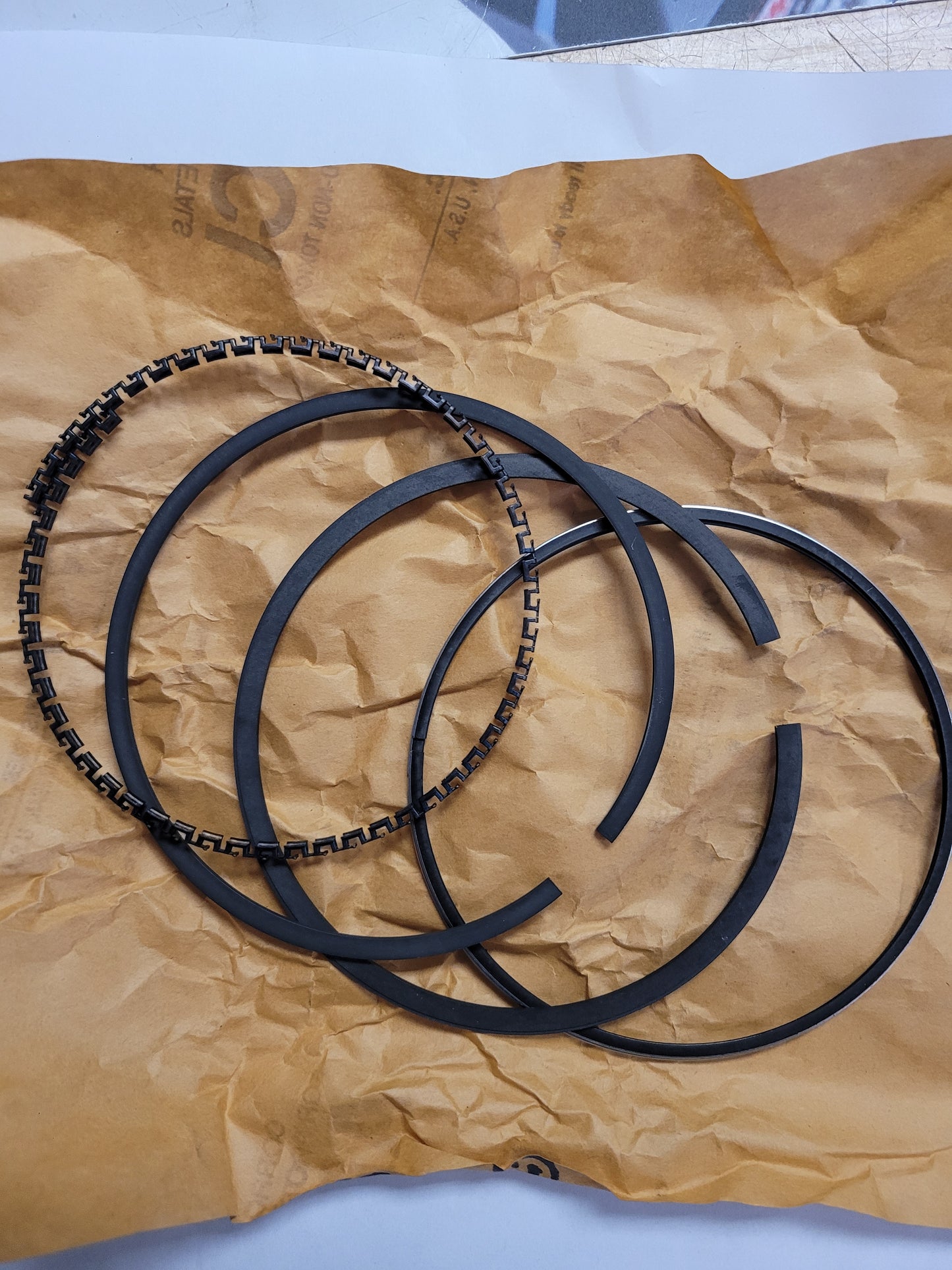 Piston Ring Set, (NOS) Volvo 3856753