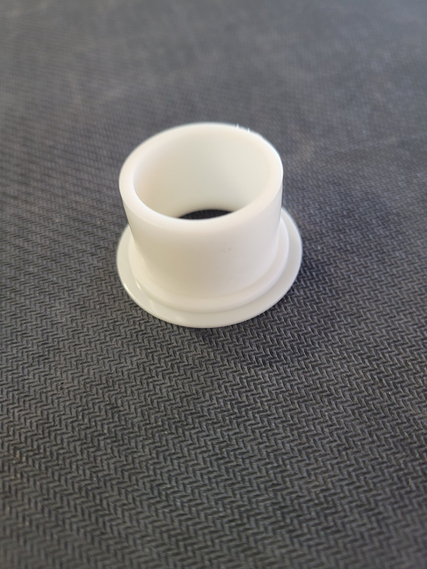 bushing replaces, (NOS) Volvo 872096, replaces 876507