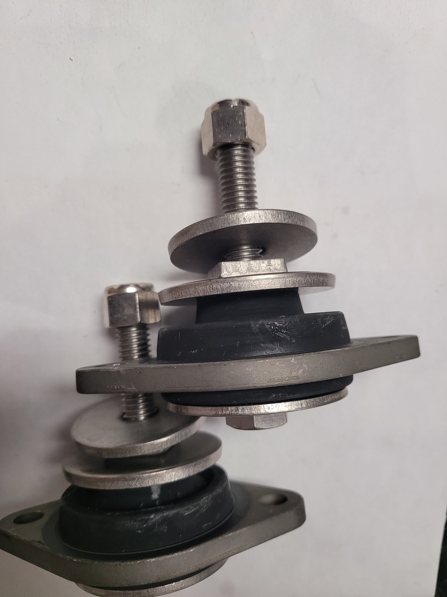 Rear Mount Kit, (NOS) Volvo 3857439