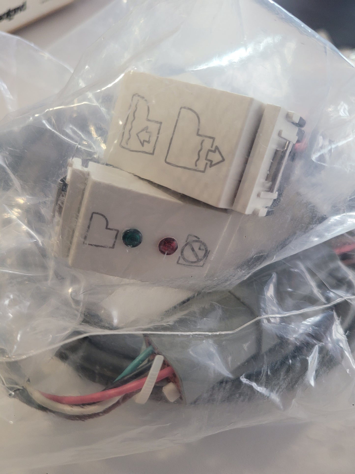 Flush Switch -24v - White Sealand/ Dometic 313401024