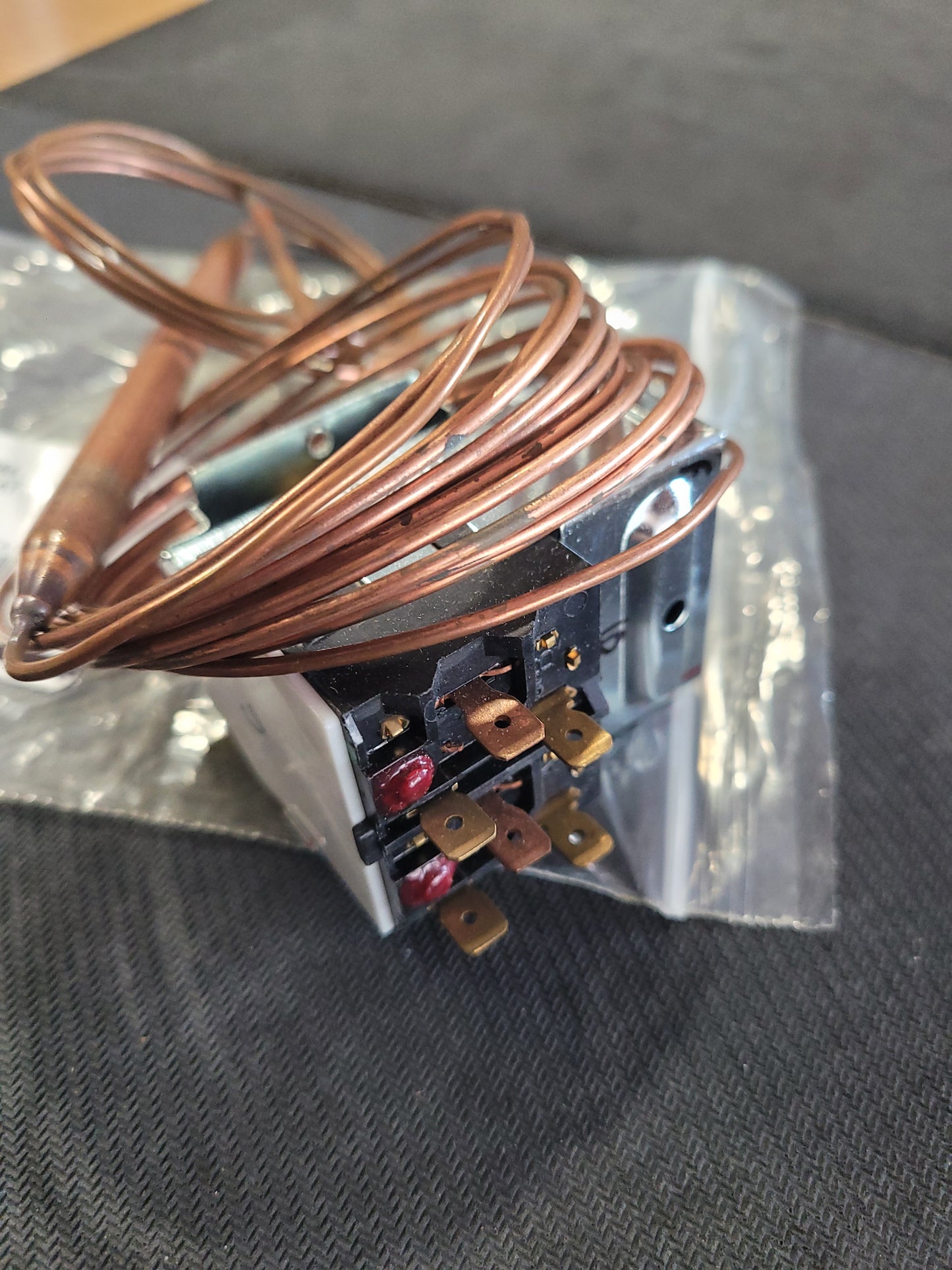 4060603 Thermostat - Anticipating Heat & Cool
